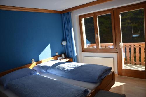 En eller flere senge i et værelse på Ski-In/Ski-Out Hotel Sport
