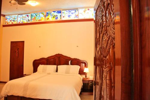 a bedroom with a bed and a stained glass window at Departamentos K&B in Playa del Carmen