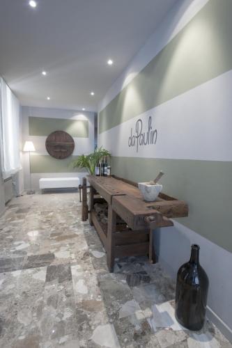 a room with a table and a vase on the floor at Affittacamere Da Paulin in Manarola
