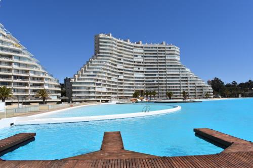 a large swimming pool in front of two large buildings at San Alfonso del Mar Goleta in Algarrobo
