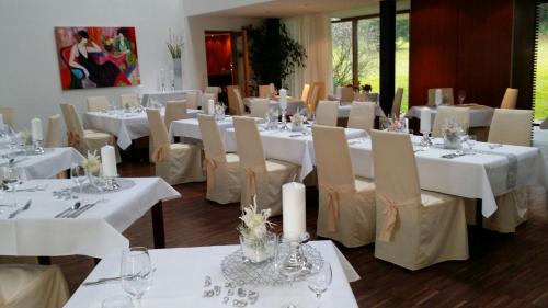 a dining room with white tables and white chairs at Romantik Hotel Johanniter-Kreuz in Überlingen