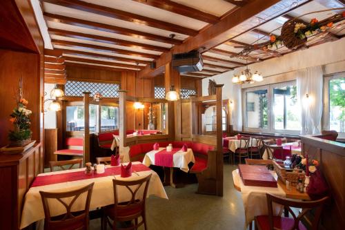 Ресторан / где поесть в Hotel Zum Rosengarten