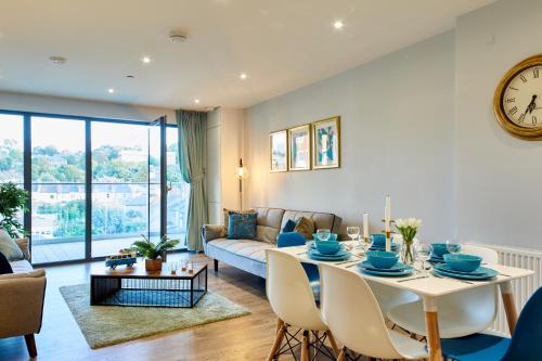 a living room with a table and a couch at Elegant Plus Luxury Apartments in London