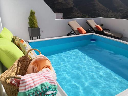 San PedroにあるLa Casita de Juani,La Suerteのバルコニー(椅子付)