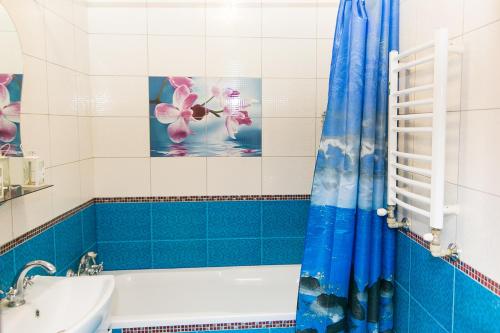 Ένα μπάνιο στο VIP Apartmens Faraon On Illinskaya 1 floor