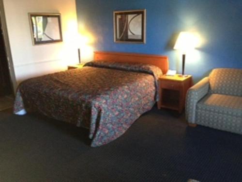 Ένα ή περισσότερα κρεβάτια σε δωμάτιο στο Budget Inn - Madison