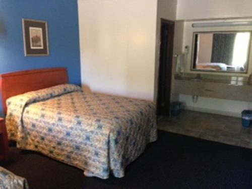 Cama o camas de una habitación en Budget Inn - Madison