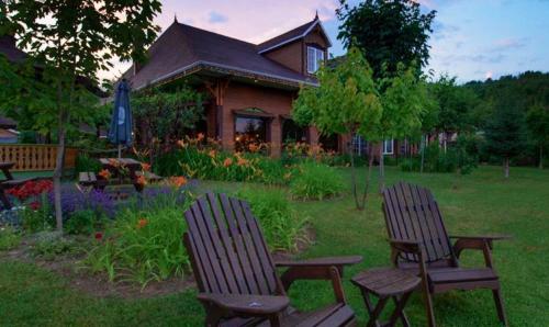 Ein Garten an der Unterkunft Auberge La Cote d'Or