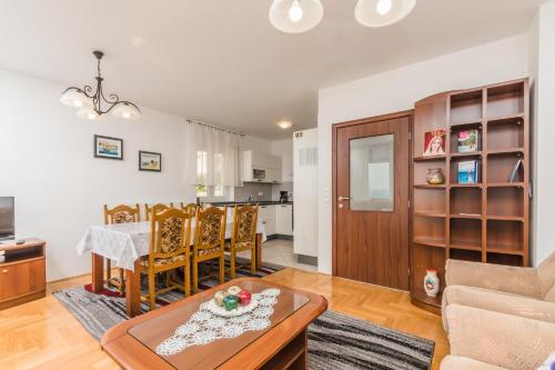 Kuchyň nebo kuchyňský kout v ubytování Apartment Sea & Island view