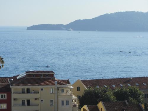 a view of the ocean from a building at Cernogoriya voyage in Rafailovici