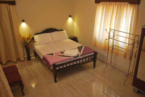 a bedroom with a bed in a room at Casa Feliz in Fort Kochi