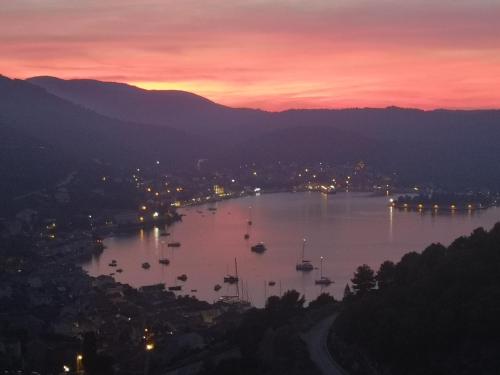 Gallery image of Luxury apartment Prestige Villa Bellevue in Vis