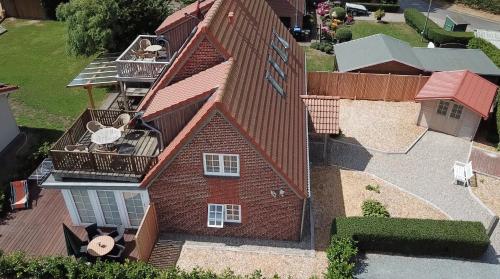 an overhead view of a house with a balcony at Die 5 Ferienwohnungen der Familie Weber in Fehmarn