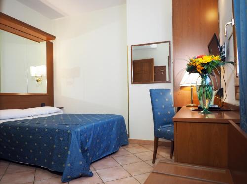 Hotel Cris Image