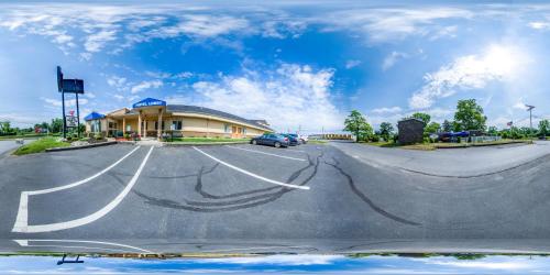 a skateboard ramp in the middle of a parking lot at Quality Inn & Suites Glenmont - Albany South in Glenmont