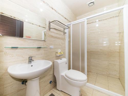 Koupelna v ubytování Four Seasons Homestay