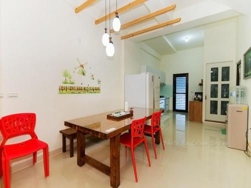 Una cocina o cocineta en Four Seasons Homestay