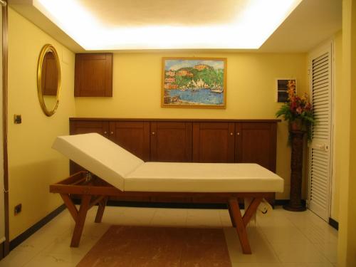 a bathroom with a large white sink in a room at Hotel Due Mari in Sestri Levante