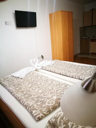Katil atau katil-katil dalam bilik di Rooms Aračić