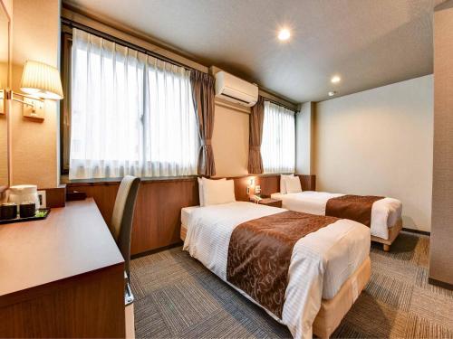 Giường trong phòng chung tại Hotel Crane Tachibana