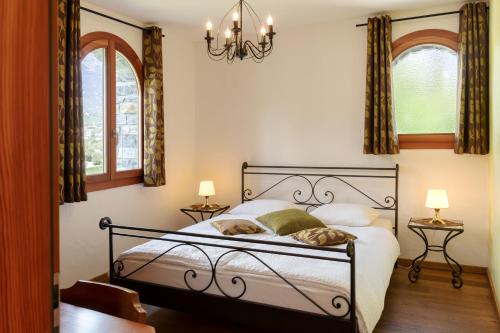 A bed or beds in a room at Castel de Daval