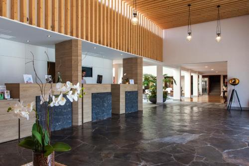 a lobby with a reception desk in a building at Hotel el Mirador de Fuerteventura in Puerto del Rosario