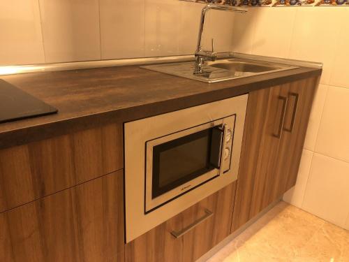 Η κουζίνα ή μικρή κουζίνα στο Apartamentos Augusto