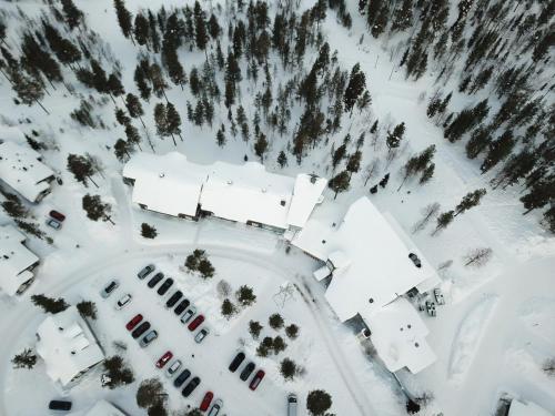 an aerial view of a white building in the snow at Hotel Ylläsrinne in Ylläsjärvi