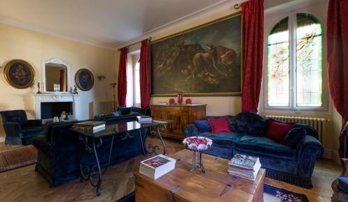 Area tempat duduk di Villa Ortensia