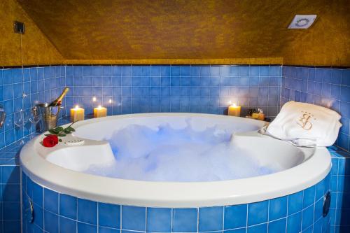 Koupelna v ubytování Relais Ducale Spa & Pool