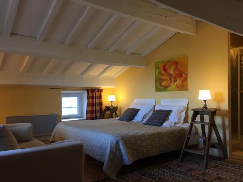 Postel nebo postele na pokoji v ubytování Les Aiguières en Provence