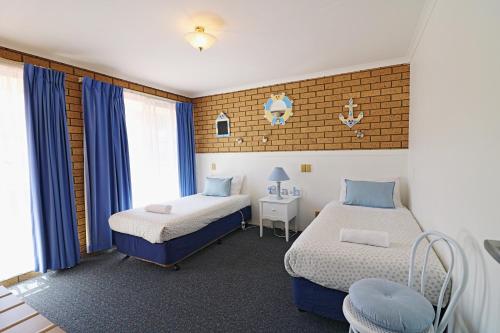 Una cama o camas en una habitación de Aquarius Merimbula