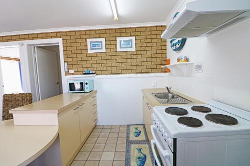 Una cocina o cocineta en Aquarius Merimbula