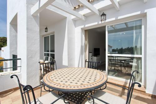 Senorio de Gonzaga Great 2 bedroom apartment with a lovely community pool in the heart of Nueva Andalucia
