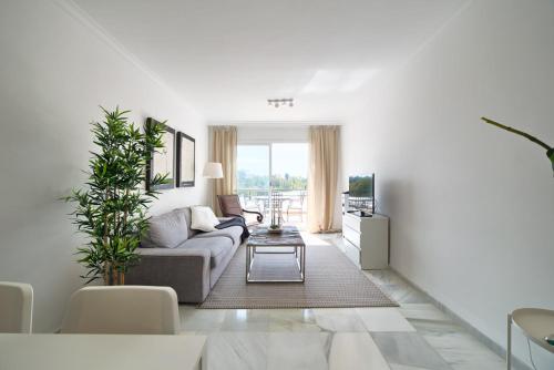 Senorio de Gonzaga Great 2 bedroom apartment with a lovely community pool in the heart of Nueva Andalucia
