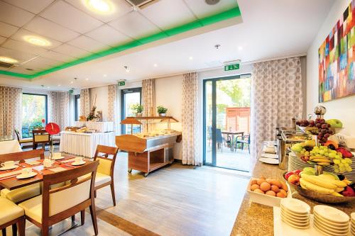 a kitchen and dining room with a table and a dining room at Ferenc Hotel Budapest in Budapest