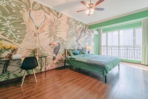 a bedroom with a green bed with a floral wall at Xi'an Lianhu·Moslem Street (Huimin Jie)· Locals Apartment 00172050 in Xi'an