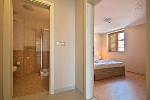 Kylpyhuone majoituspaikassa Rotonda Inn Novigrad