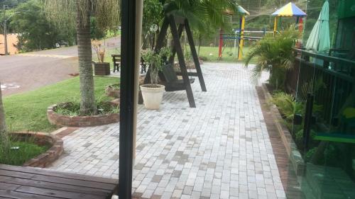 Taman di luar Ita Park Hotel