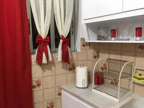 A kitchen or kitchenette at Small Apartment in Markopoulo center
