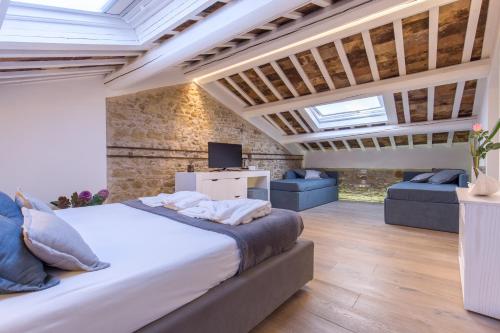 a bedroom with a large bed in a room at Residenza Amblingh in Vasto