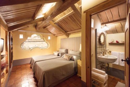 
Letto o letti in una camera di Positano Villa Sleeps 9 Pool Air Con WiFi
