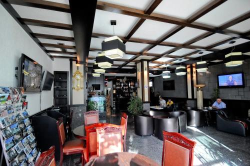 TV a/nebo společenská místnost v ubytování Hotel Lubjana