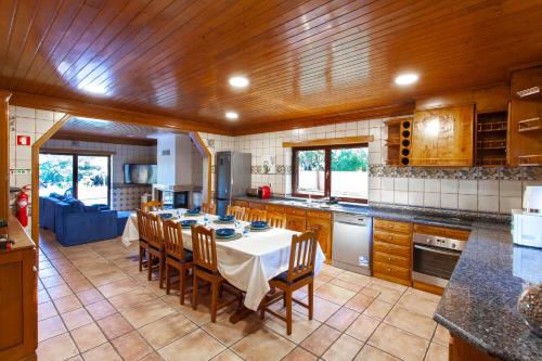 a kitchen with a table and chairs in a room at Casa do Casalinho in Avelar