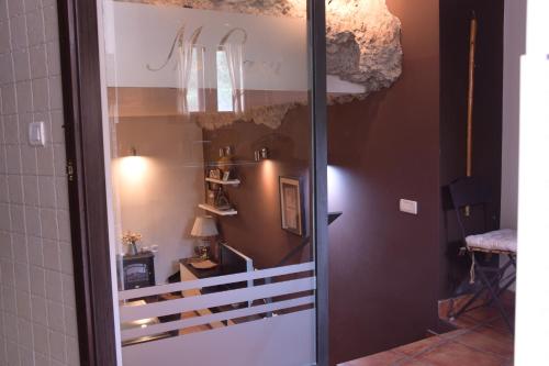 a glass door leading into a room with a lamp at Casa Rural La Roca in Alcalá del Júcar