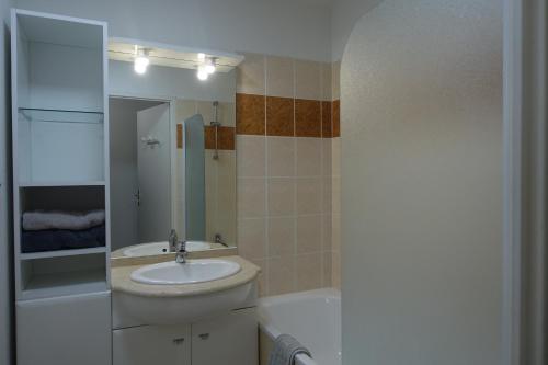 Koupelna v ubytování L'Océanide - Appartement avec balcon-terrasse et parking privé