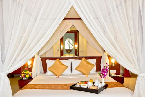 Ένα ή περισσότερα κρεβάτια σε δωμάτιο στο The Rani Hotel & Spa