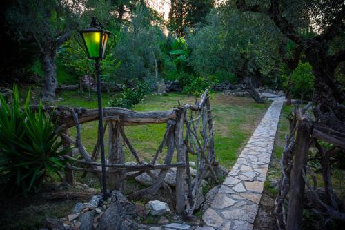 Jardin de l'établissement Tatiana Luxury Apartment with Private Pool by Gigi Star