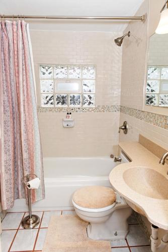 a bathroom with a tub and a toilet and a sink at Red Wing Motel in Manitou Springs