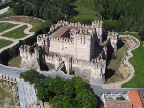 an aerial view of a castle at Señorío de los Fonseca in Coca